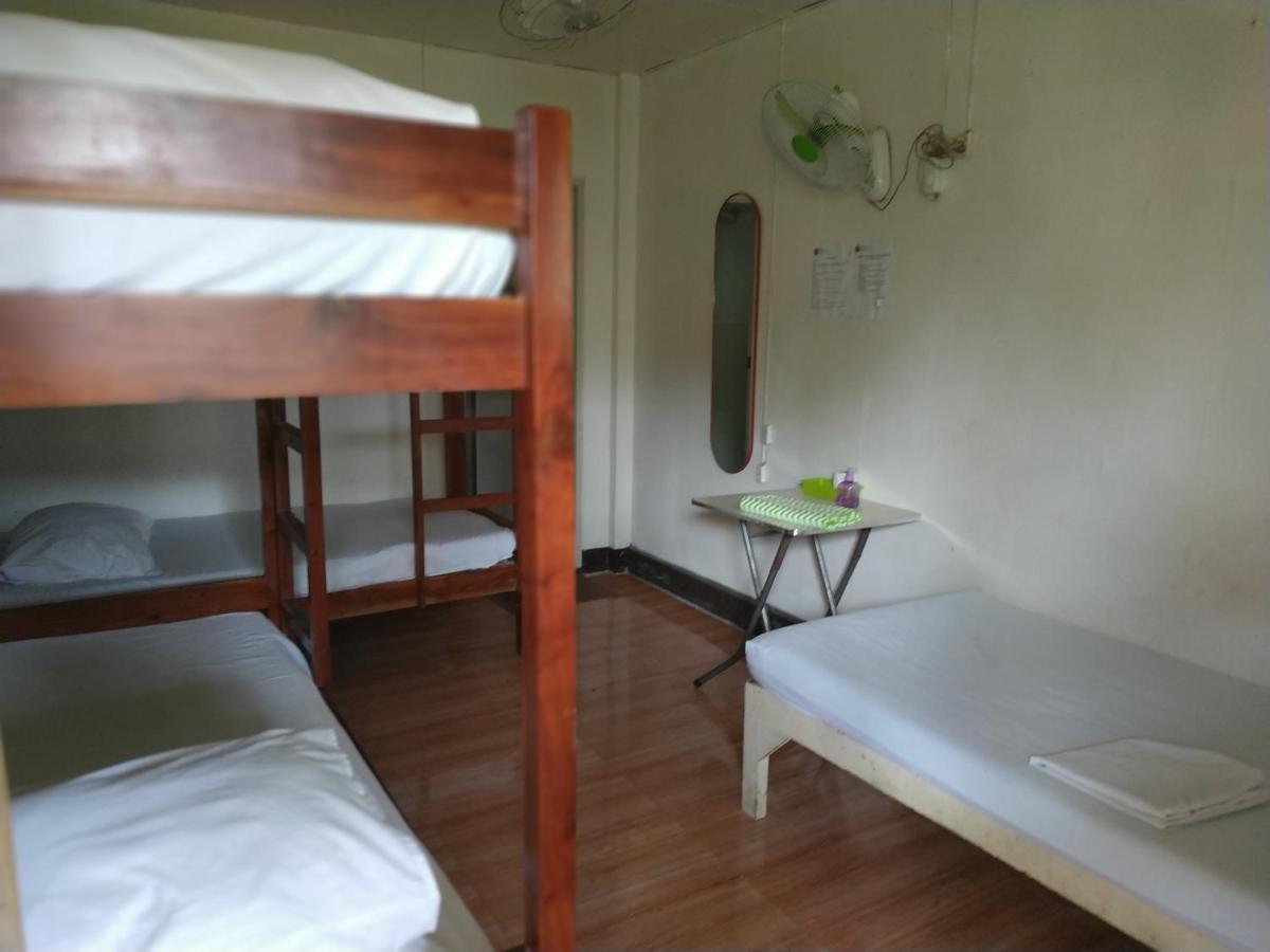 Emoks Guest House Moalboal Exterior photo